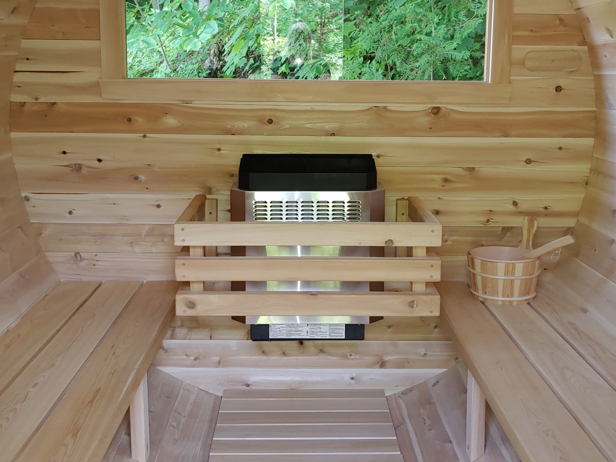 Intérieur du sauna finlandais disponible lors de votre séjour à l'auberge